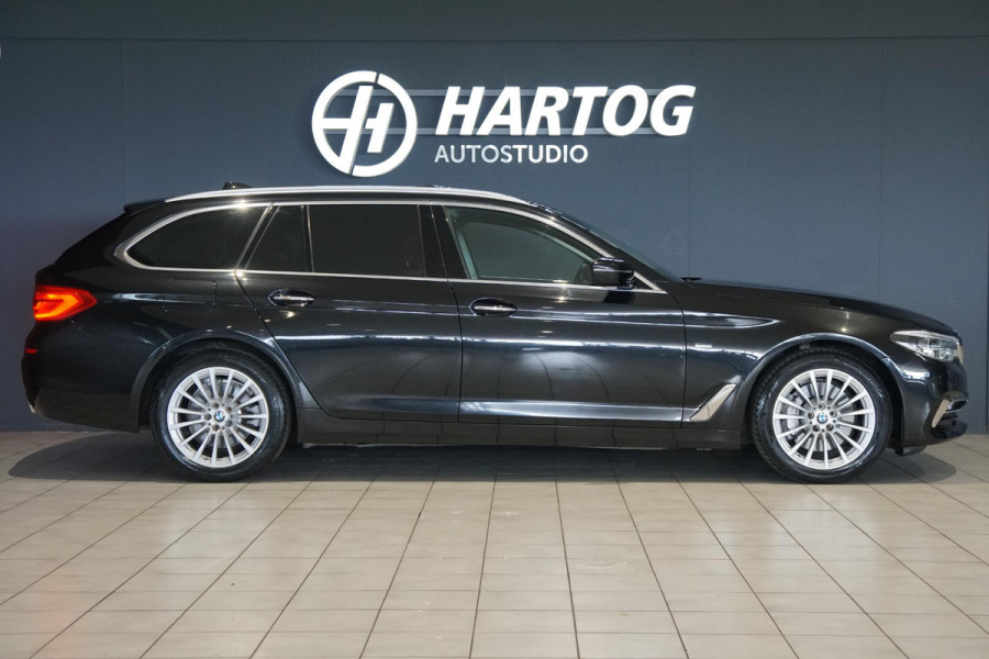 BMW 5 Serie Touring 530i xDrive Executive / ADAPTIEVE DEMPING / PANODAK / CAMERA / DODEHOEKDETECTIE / DEALER ONDERHOUDEN