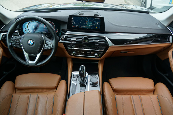 BMW 5 Serie Touring 530i xDrive Executive / ADAPTIEVE DEMPING / PANODAK / CAMERA / DODEHOEKDETECTIE / DEALER ONDERHOUDEN
