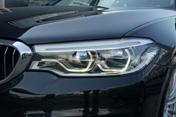 BMW 5 Serie Touring 530i xDrive Executive / ADAPTIEVE DEMPING / PANODAK / CAMERA / DODEHOEKDETECTIE / DEALER ONDERHOUDEN