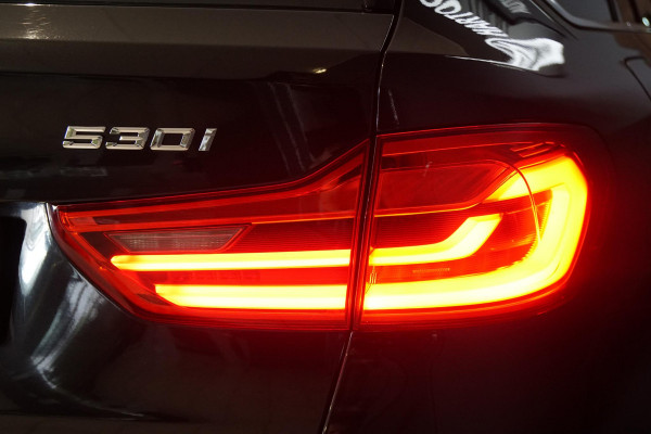 BMW 5 Serie Touring 530i xDrive Executive / ADAPTIEVE DEMPING / PANODAK / CAMERA / DODEHOEKDETECTIE / DEALER ONDERHOUDEN