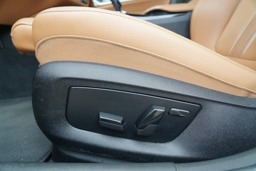 BMW 5 Serie Touring 530i xDrive Executive / ADAPTIEVE DEMPING / PANODAK / CAMERA / DODEHOEKDETECTIE / DEALER ONDERHOUDEN