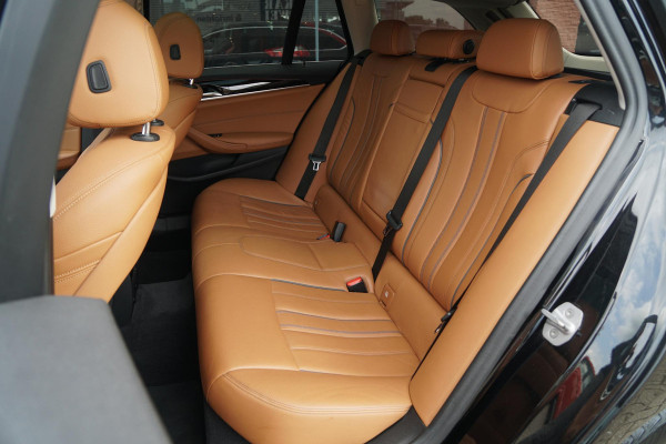BMW 5 Serie Touring 530i xDrive Executive / ADAPTIEVE DEMPING / PANODAK / CAMERA / DODEHOEKDETECTIE / DEALER ONDERHOUDEN