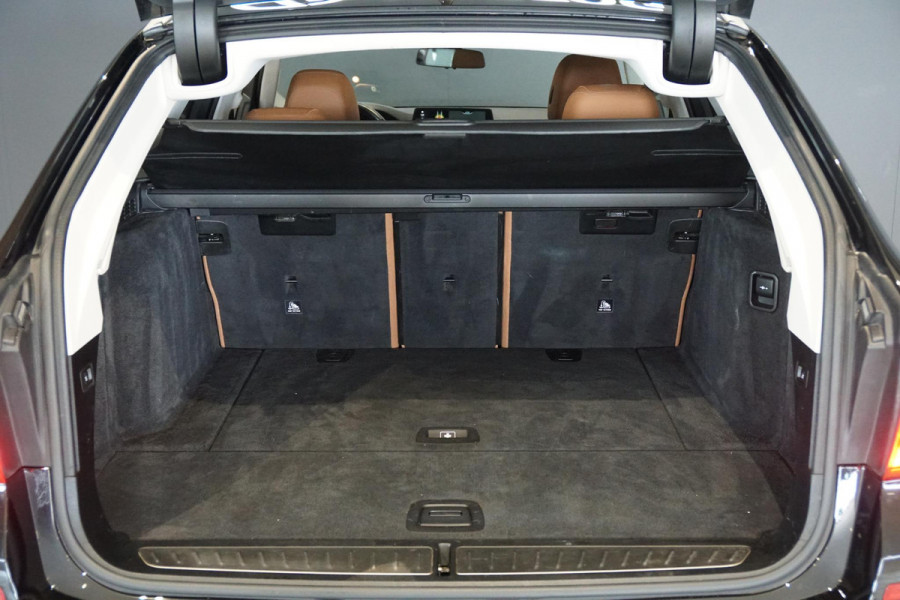 BMW 5 Serie Touring 530i xDrive Executive / ADAPTIEVE DEMPING / PANODAK / CAMERA / DODEHOEKDETECTIE / DEALER ONDERHOUDEN