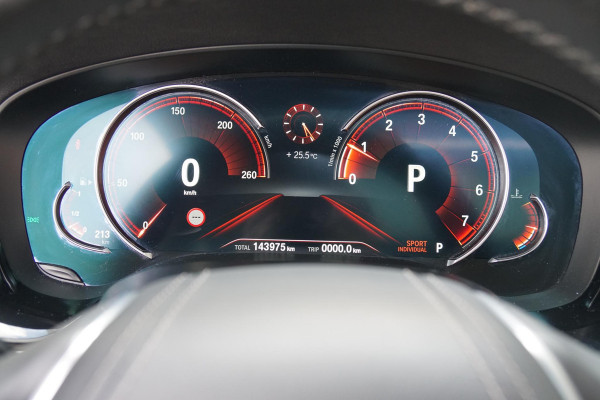 BMW 5 Serie Touring 530i xDrive Executive / ADAPTIEVE DEMPING / PANODAK / CAMERA / DODEHOEKDETECTIE / DEALER ONDERHOUDEN