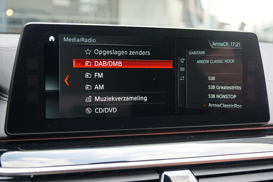 BMW 5 Serie Touring 530i xDrive Executive / ADAPTIEVE DEMPING / PANODAK / CAMERA / DODEHOEKDETECTIE / DEALER ONDERHOUDEN
