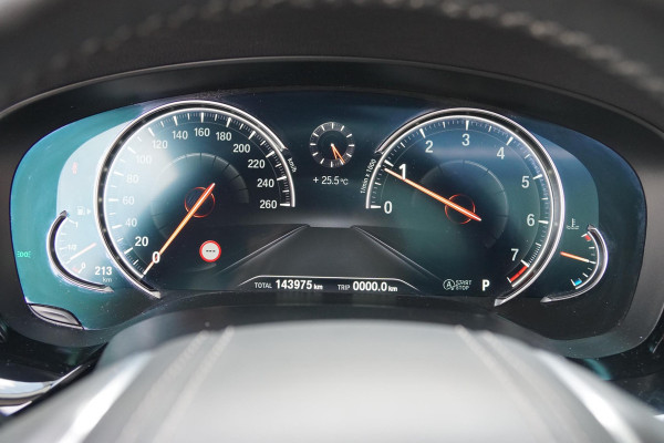 BMW 5 Serie Touring 530i xDrive Executive / ADAPTIEVE DEMPING / PANODAK / CAMERA / DODEHOEKDETECTIE / DEALER ONDERHOUDEN