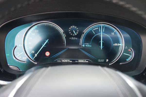 BMW 5 Serie Touring 530i xDrive Executive / ADAPTIEVE DEMPING / PANODAK / CAMERA / DODEHOEKDETECTIE / DEALER ONDERHOUDEN