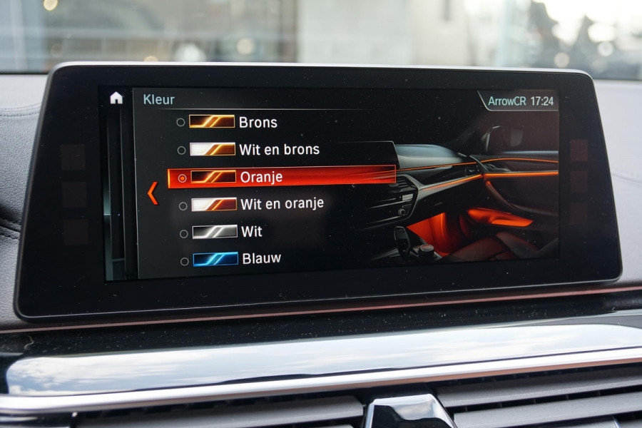 BMW 5 Serie Touring 530i xDrive Executive / ADAPTIEVE DEMPING / PANODAK / CAMERA / DODEHOEKDETECTIE / DEALER ONDERHOUDEN