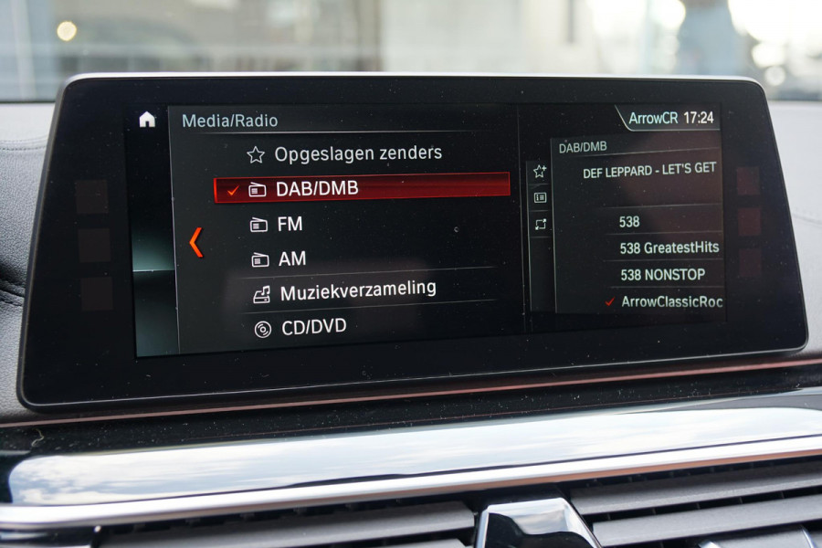 BMW 5 Serie Touring 530i xDrive Executive / ADAPTIEVE DEMPING / PANODAK / CAMERA / DODEHOEKDETECTIE / DEALER ONDERHOUDEN