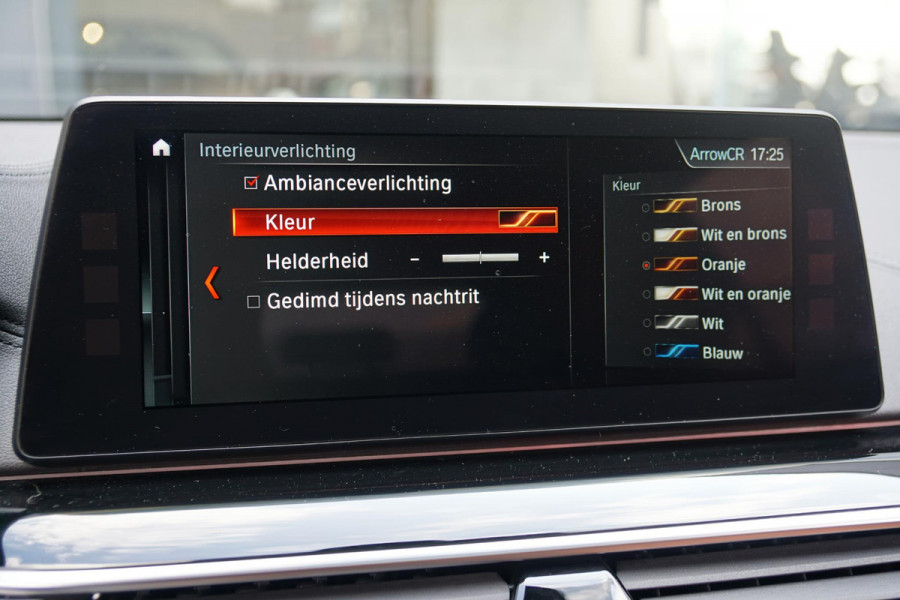 BMW 5 Serie Touring 530i xDrive Executive / ADAPTIEVE DEMPING / PANODAK / CAMERA / DODEHOEKDETECTIE / DEALER ONDERHOUDEN
