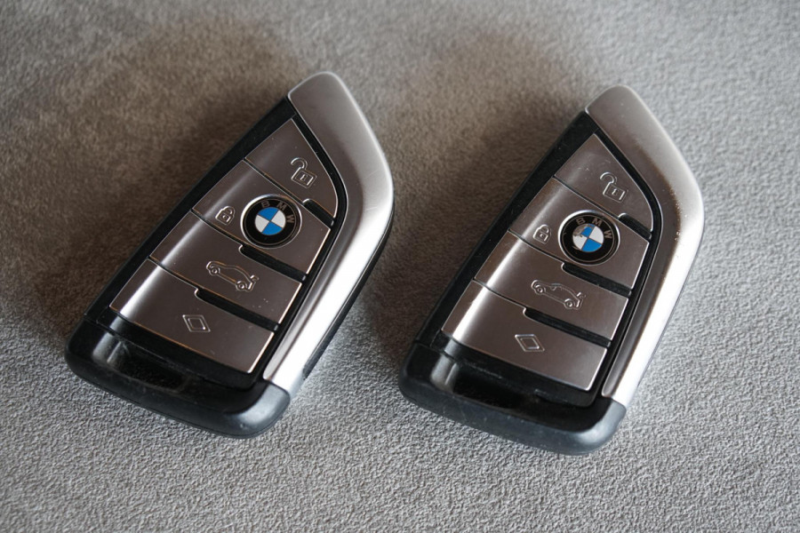BMW 5 Serie Touring 530i xDrive Executive / ADAPTIEVE DEMPING / PANODAK / CAMERA / DODEHOEKDETECTIE / DEALER ONDERHOUDEN