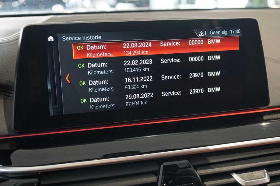 BMW 5 Serie Touring 530i xDrive Executive / ADAPTIEVE DEMPING / PANODAK / CAMERA / DODEHOEKDETECTIE / DEALER ONDERHOUDEN