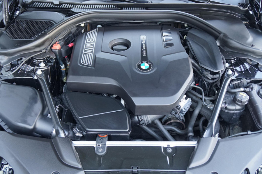 BMW 5 Serie Touring 530i xDrive Executive / ADAPTIEVE DEMPING / PANODAK / CAMERA / DODEHOEKDETECTIE / DEALER ONDERHOUDEN
