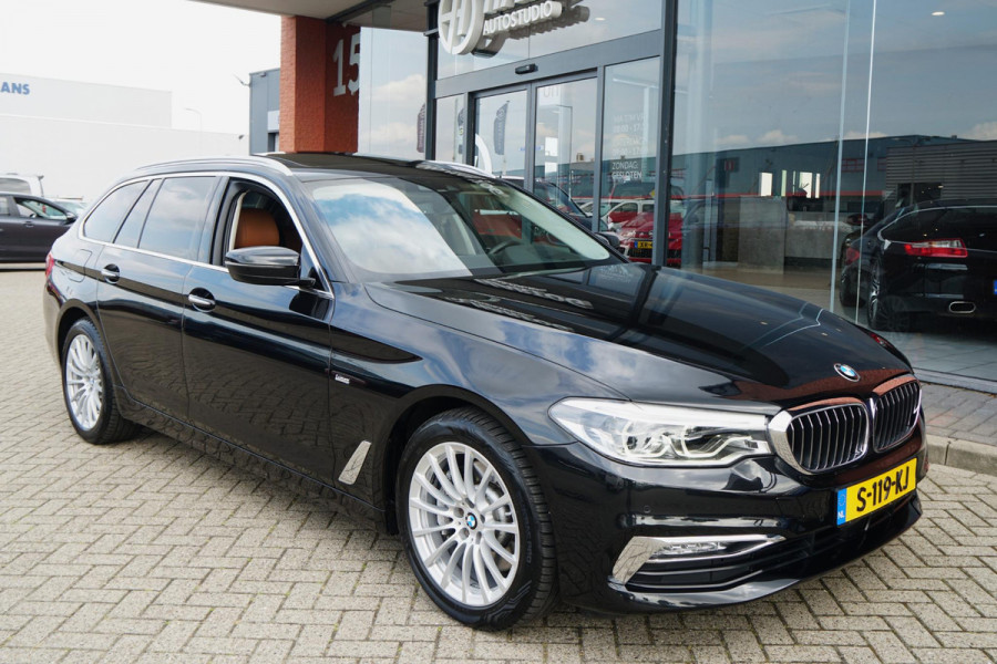 BMW 5 Serie Touring 530i xDrive Executive / ADAPTIEVE DEMPING / PANODAK / CAMERA / DODEHOEKDETECTIE / DEALER ONDERHOUDEN