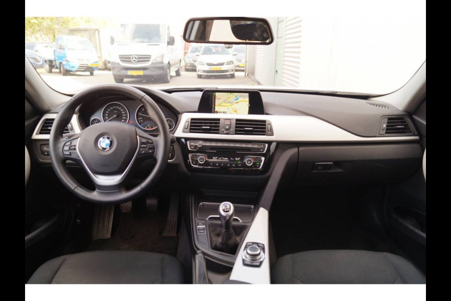 BMW 3 Serie Touring 318i 136pk Executive -LED-NAVI-PDC-ECC-