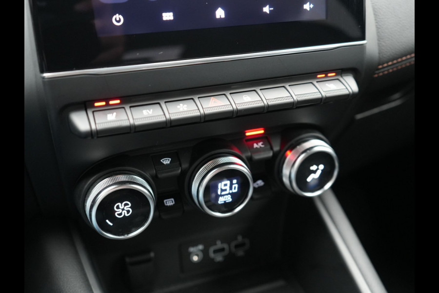 Renault Captur 1.6 E-Tech Plug-in Hybrid 160 Initiale Paris Dealer O.H. PHEV | Lederen Sportstoelen Verwarmd | Apple Carplay | Camera | DAB | Cruise Control | Virtual | LED Koplampen |