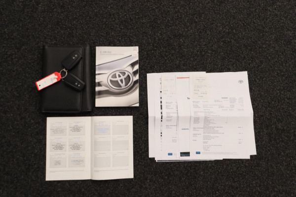 Toyota C-HR 1.8 Hybrid Executive Trekhaak Leder Stoelverwarming Origineel NL