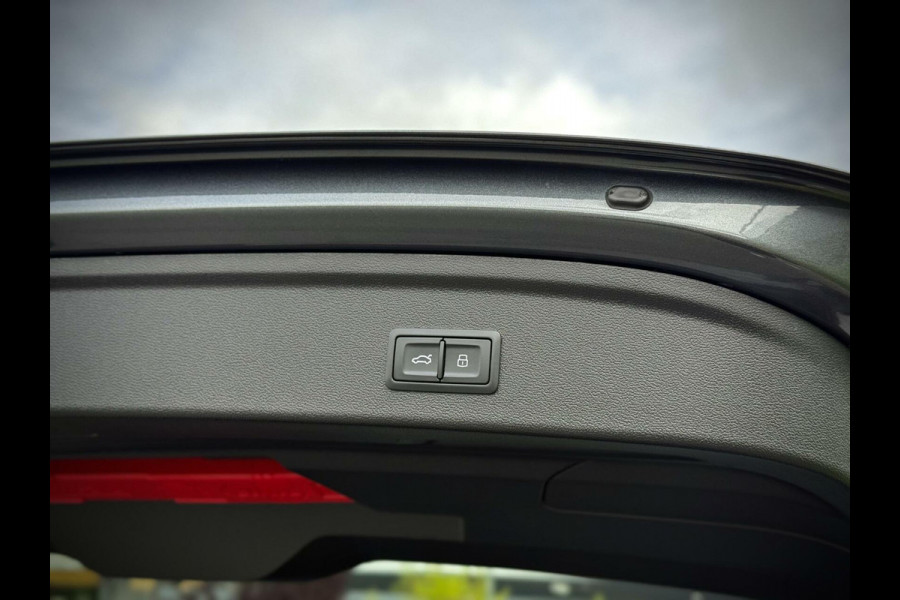 Audi A3 Sportback 40 TFSI S-line Panoramadak|B&O|Massage|Keyless|Head-up|Camera|Elektr. achterklep|Elektr. verst. stoelen