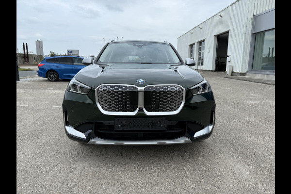 BMW iX1 eDrive20 67 kWh 204pk | X-Line | Travel Pack  | Innovation Pack | Adaptieve cruise controle | HiFi System Harman Kardon | Panoramadak | Head up Display