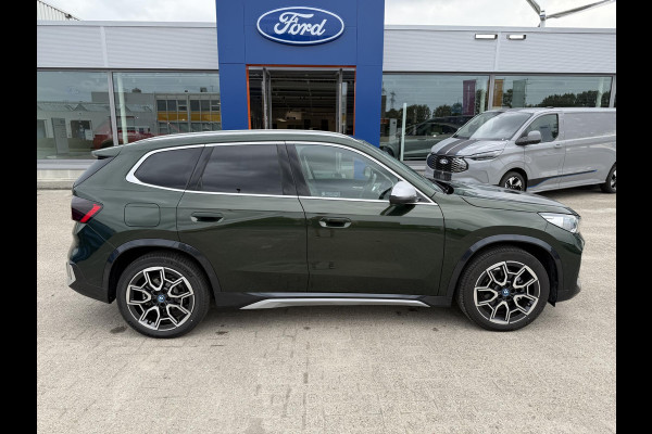 BMW iX1 eDrive20 67 kWh 204pk | X-Line | Travel Pack  | Innovation Pack | Adaptieve cruise controle | HiFi System Harman Kardon | Panoramadak | Head up Display