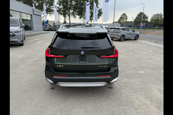 BMW iX1 eDrive20 67 kWh 204pk | X-Line | Travel Pack  | Innovation Pack | Adaptieve cruise controle | HiFi System Harman Kardon | Panoramadak | Head up Display