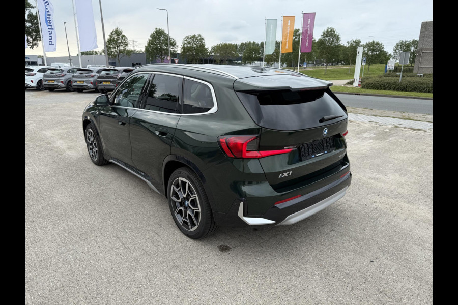 BMW iX1 eDrive20 67 kWh 204pk | X-Line | Travel Pack  | Innovation Pack | Adaptieve cruise controle | HiFi System Harman Kardon | Panoramadak | Head up Display