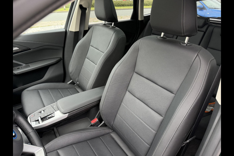 BMW iX1 eDrive20 67 kWh 204pk | X-Line | Travel Pack  | Innovation Pack | Adaptieve cruise controle | HiFi System Harman Kardon | Panoramadak | Head up Display