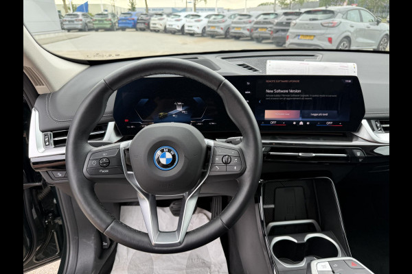 BMW iX1 eDrive20 67 kWh 204pk | X-Line | Travel Pack  | Innovation Pack | Adaptieve cruise controle | HiFi System Harman Kardon | Panoramadak | Head up Display