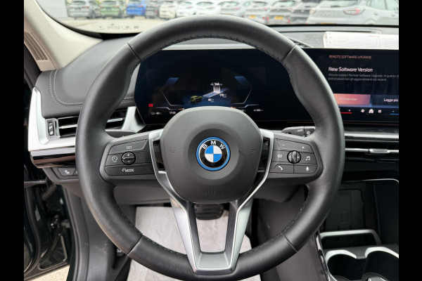 BMW iX1 eDrive20 67 kWh 204pk | X-Line | Travel Pack  | Innovation Pack | Adaptieve cruise controle | HiFi System Harman Kardon | Panoramadak | Head up Display