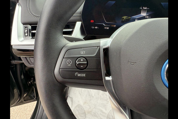 BMW iX1 eDrive20 67 kWh 204pk | X-Line | Travel Pack  | Innovation Pack | Adaptieve cruise controle | HiFi System Harman Kardon | Panoramadak | Head up Display