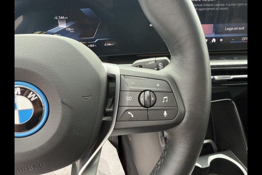 BMW iX1 eDrive20 67 kWh 204pk | X-Line | Travel Pack  | Innovation Pack | Adaptieve cruise controle | HiFi System Harman Kardon | Panoramadak | Head up Display