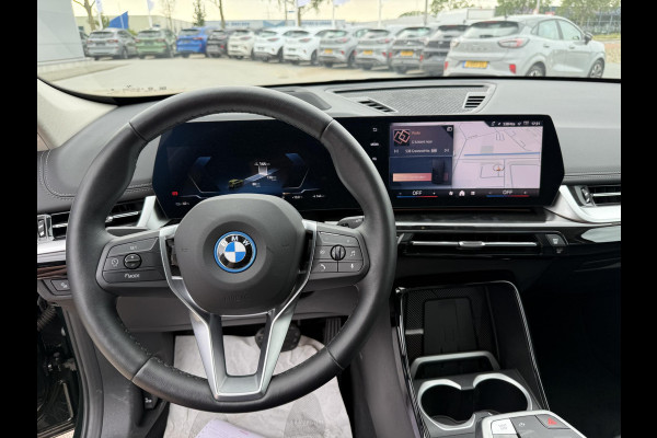 BMW iX1 eDrive20 67 kWh 204pk | X-Line | Travel Pack  | Innovation Pack | Adaptieve cruise controle | HiFi System Harman Kardon | Panoramadak | Head up Display
