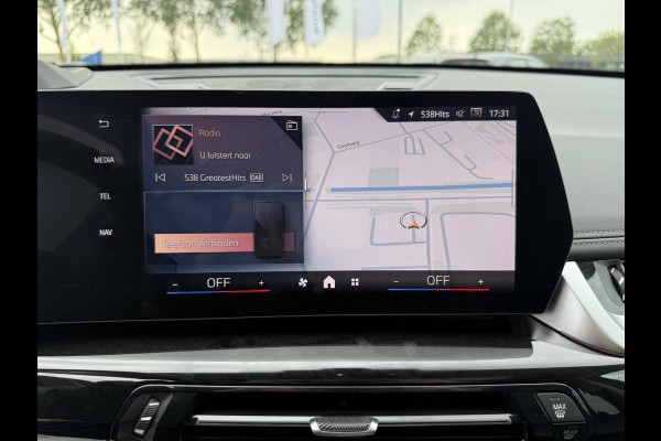 BMW iX1 eDrive20 67 kWh 204pk | X-Line | Travel Pack  | Innovation Pack | Adaptieve cruise controle | HiFi System Harman Kardon | Panoramadak | Head up Display