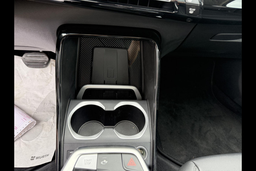 BMW iX1 eDrive20 67 kWh 204pk | X-Line | Travel Pack  | Innovation Pack | Adaptieve cruise controle | HiFi System Harman Kardon | Panoramadak | Head up Display
