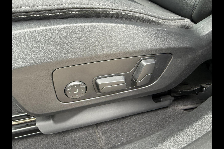 BMW iX1 eDrive20 67 kWh 204pk | X-Line | Travel Pack  | Innovation Pack | Adaptieve cruise controle | HiFi System Harman Kardon | Panoramadak | Head up Display