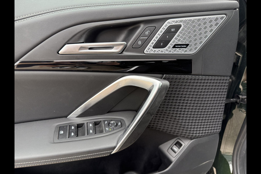 BMW iX1 eDrive20 67 kWh 204pk | X-Line | Travel Pack  | Innovation Pack | Adaptieve cruise controle | HiFi System Harman Kardon | Panoramadak | Head up Display