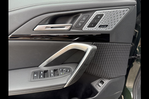BMW iX1 eDrive20 67 kWh 204pk | X-Line | Travel Pack  | Innovation Pack | Adaptieve cruise controle | HiFi System Harman Kardon | Panoramadak | Head up Display