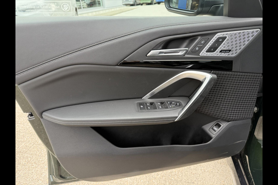 BMW iX1 eDrive20 67 kWh 204pk | X-Line | Travel Pack  | Innovation Pack | Adaptieve cruise controle | HiFi System Harman Kardon | Panoramadak | Head up Display