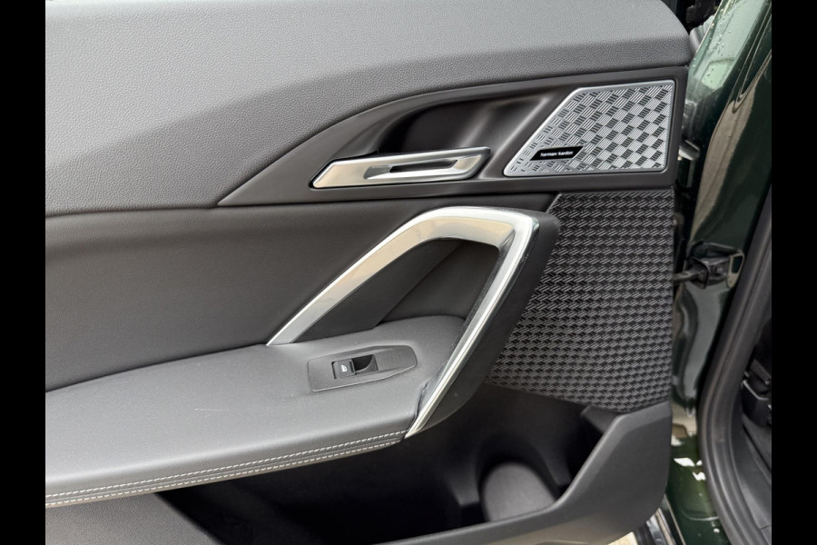 BMW iX1 eDrive20 67 kWh 204pk | X-Line | Travel Pack  | Innovation Pack | Adaptieve cruise controle | HiFi System Harman Kardon | Panoramadak | Head up Display