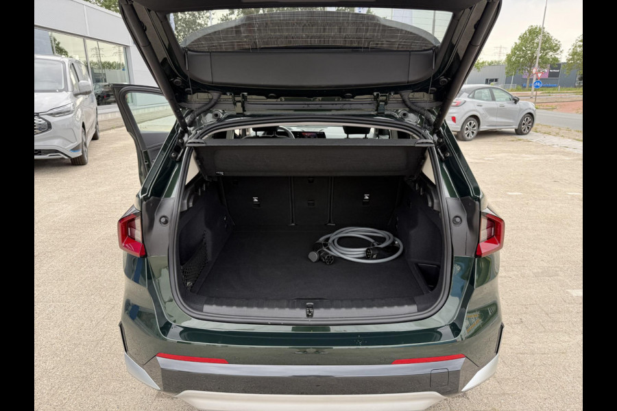 BMW iX1 eDrive20 67 kWh 204pk | X-Line | Travel Pack  | Innovation Pack | Adaptieve cruise controle | HiFi System Harman Kardon | Panoramadak | Head up Display