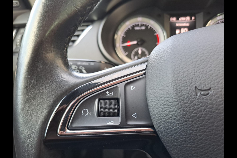 Škoda Octavia Combi 1.0 TSI Greentech Style Business | Automaat | Trekhaak | Stoelverwarming | All-seasons | Cruise |