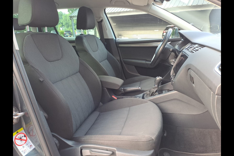 Škoda Octavia Combi 1.0 TSI Greentech Style Business | Automaat | Trekhaak | Stoelverwarming | All-seasons | Cruise |