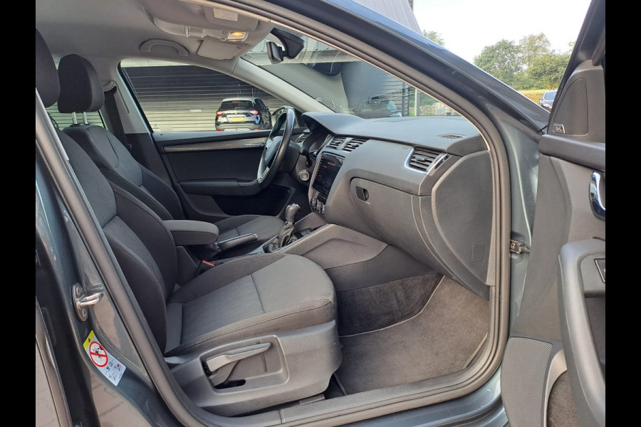 Škoda Octavia Combi 1.0 TSI Greentech Style Business | Automaat | Trekhaak | Stoelverwarming | All-seasons | Cruise |