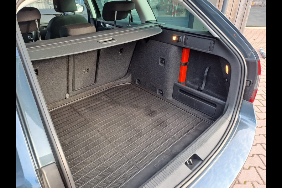 Škoda Octavia Combi 1.0 TSI Greentech Style Business | Automaat | Trekhaak | Stoelverwarming | All-seasons | Cruise |