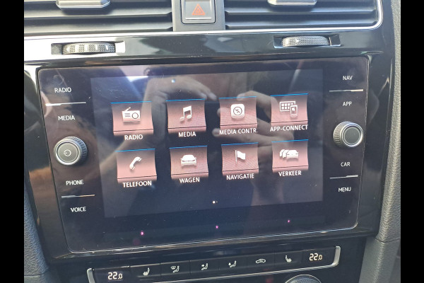 Volkswagen GOLF Variant 1.4 TSI Highline R-line | LED | Pano | Trekhaak | ACC | Navi | App-connect | Virtual |