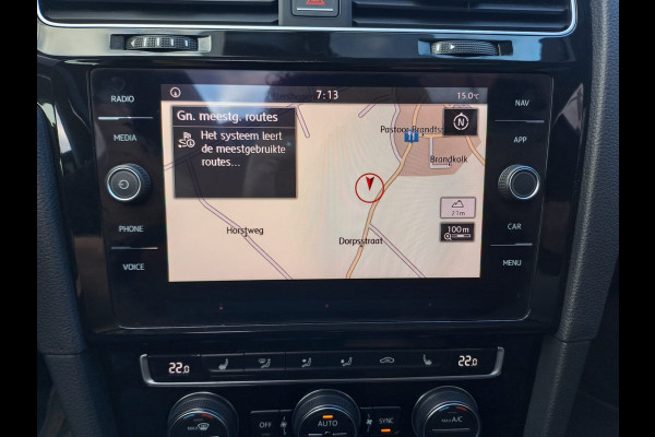 Volkswagen GOLF Variant 1.4 TSI Highline R-line | LED | Pano | Trekhaak | ACC | Navi | App-connect | Virtual |