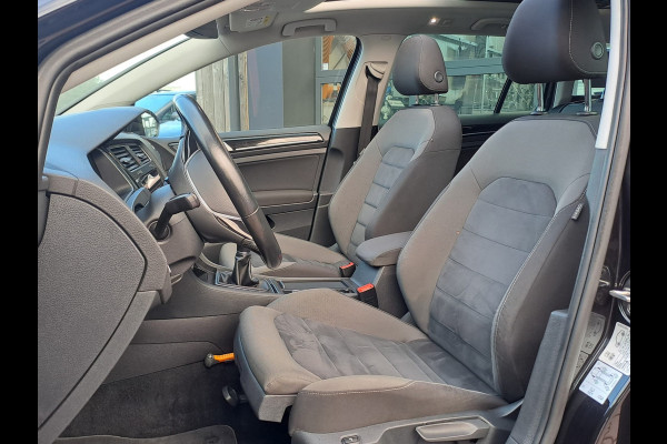 Volkswagen GOLF Variant 1.4 TSI Highline R-line | LED | Pano | Trekhaak | ACC | Navi | App-connect | Virtual |