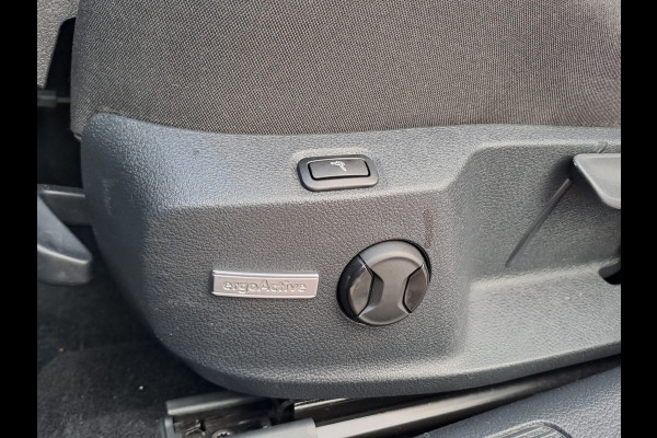 Volkswagen GOLF Variant 1.4 TSI Highline R-line | LED | Pano | Trekhaak | ACC | Navi | App-connect | Virtual |