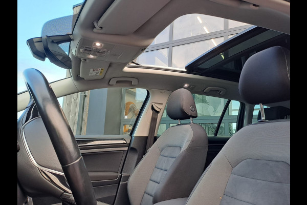 Volkswagen GOLF Variant 1.4 TSI Highline R-line | LED | Pano | Trekhaak | ACC | Navi | App-connect | Virtual |