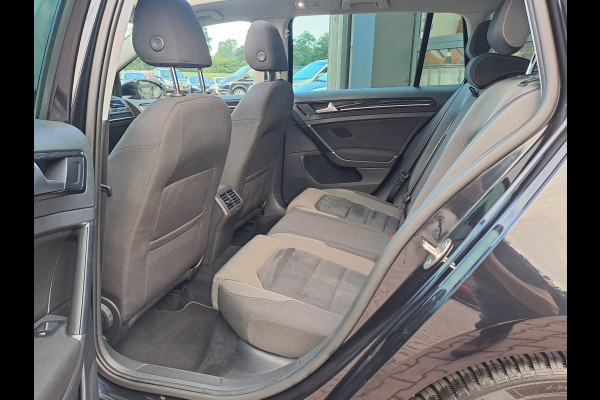Volkswagen GOLF Variant 1.4 TSI Highline R-line | LED | Pano | Trekhaak | ACC | Navi | App-connect | Virtual |